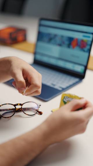 Vídeo da Clean Touch sobre o produto limpa lentes